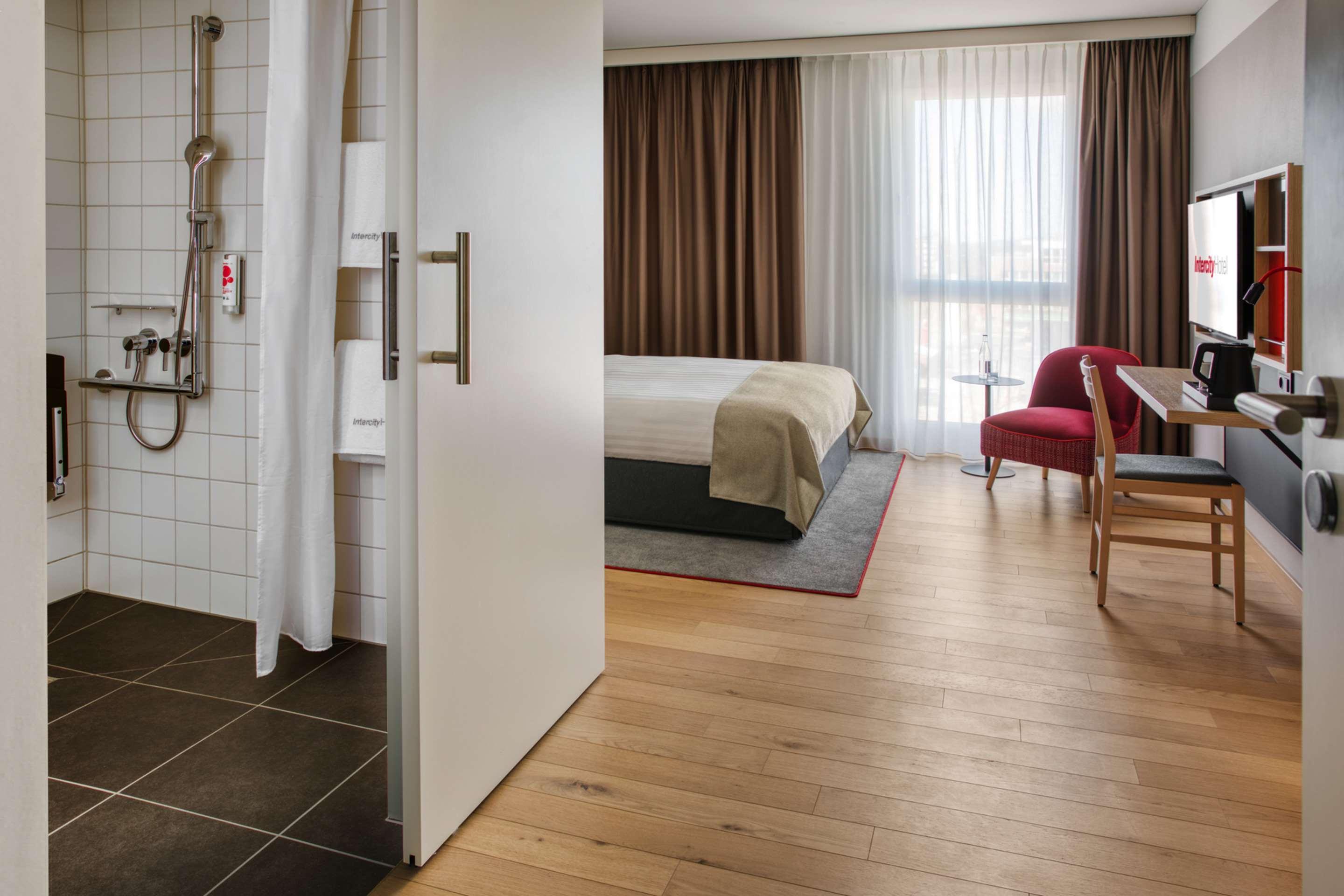 Intercityhotel Zuerich Airport 4*