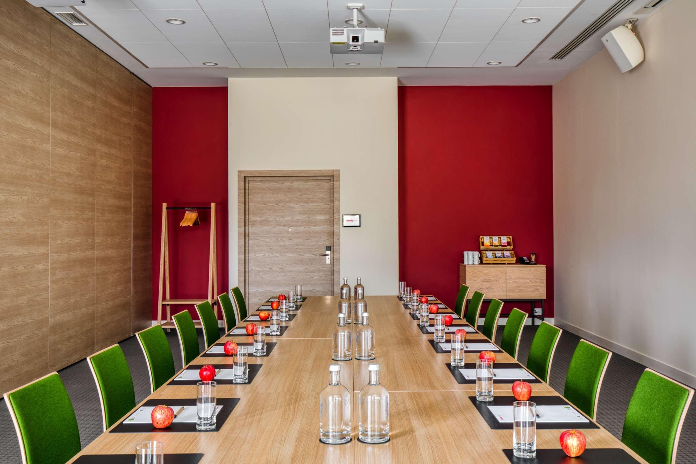 Intercityhotel Zuerich Airport 4*