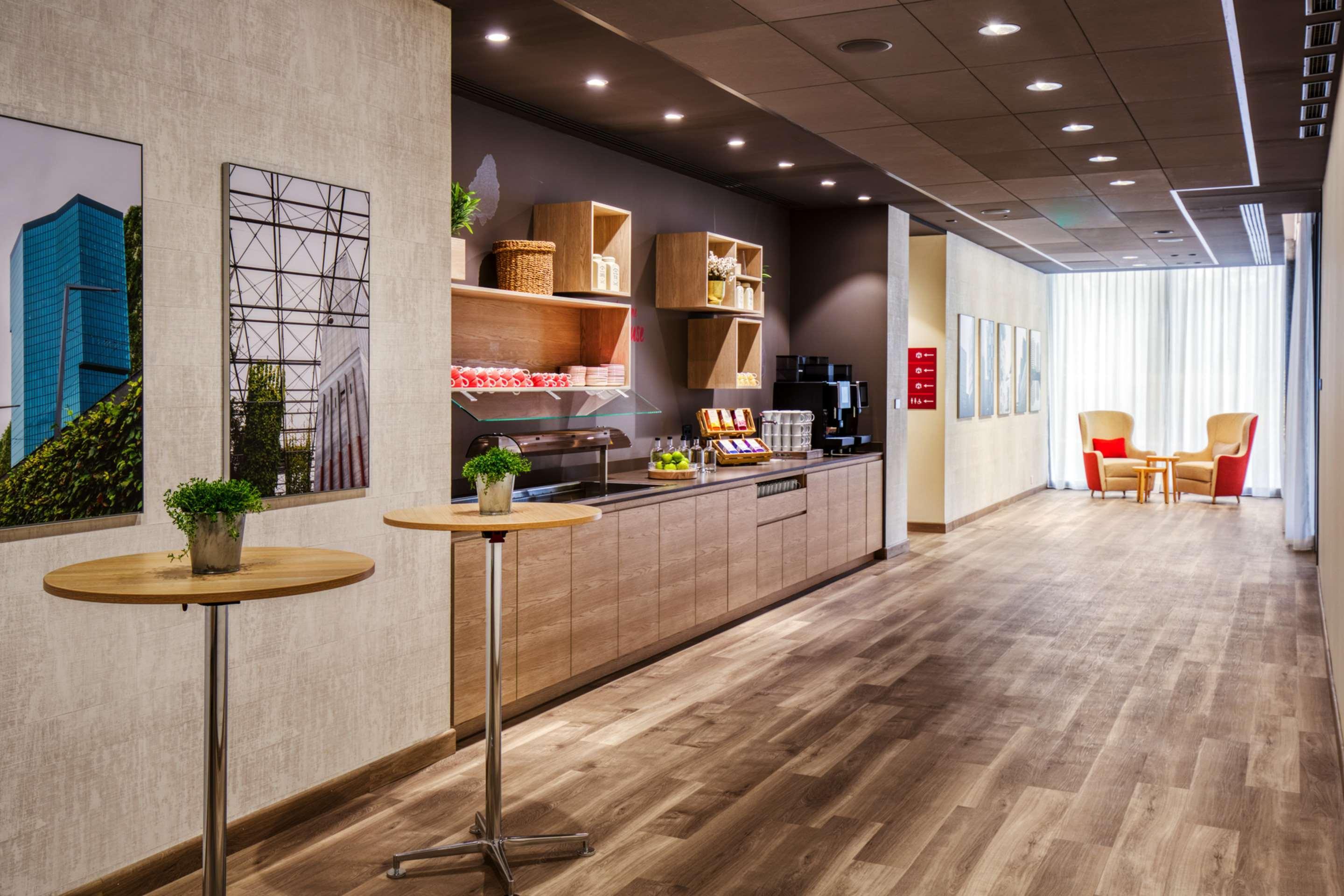 Intercityhotel Zuerich Airport 4*