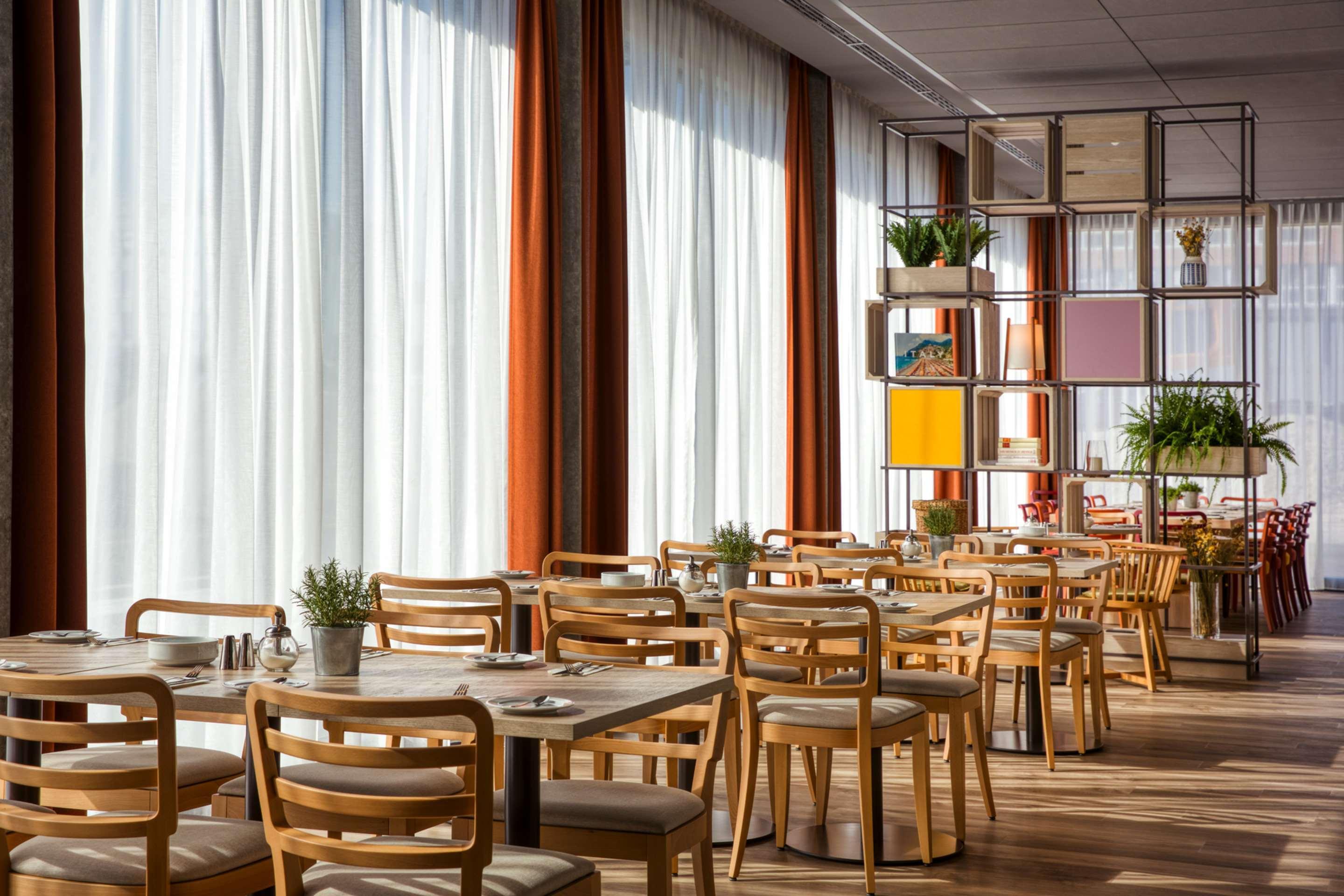 Intercityhotel Zuerich Airport होटल 4*
